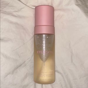KylieSkin Foaming Face Wash